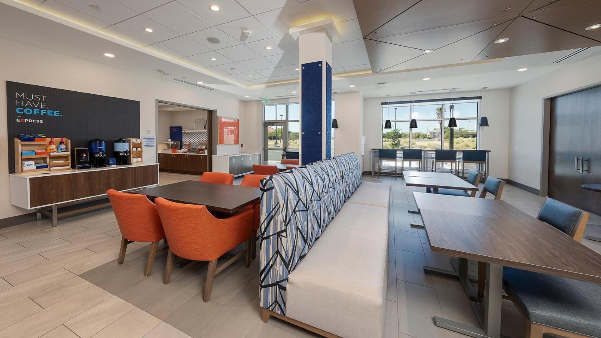 Holiday Inn Express & Suites Ridgecrest - China Lake By Ihg Exterior foto