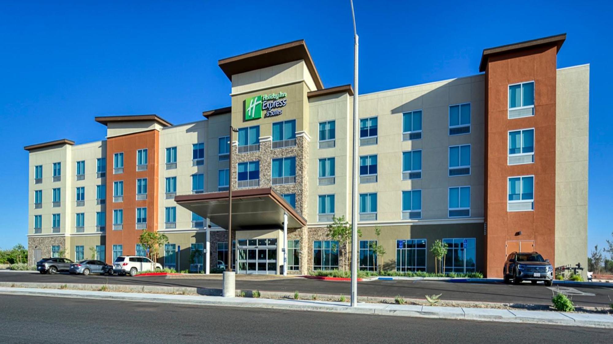 Holiday Inn Express & Suites Ridgecrest - China Lake By Ihg Exterior foto